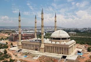 Akdeniz Üniversitesi İlahiyat Fakültesi Camisi